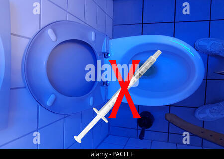 Leuchtstofflampen auf öffentlichen Toiletten abstrakt Hintergrund Stockfoto