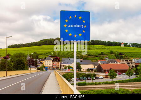 Eingangsschild zu Luxemburg in Schengen Stockfoto