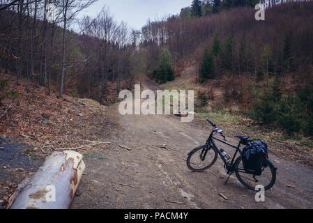 Radfahren in Beskiden in der Nähe von Mlada Boleslav Stadt im Mährischen Walachei Region der Tschechischen Republik Stockfoto