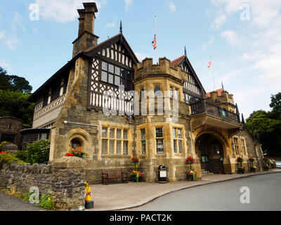 Kunst und Handwerk Gebäude mischen Fachwerkhaus und Mauerwerk Bau von Lynton Rathaus, Devon, Großbritannien Stockfoto