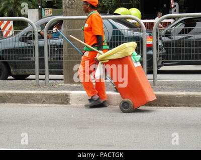 Street Sweeper, der Avenida Paulista, Sao Paulo, Brasilien Stockfoto