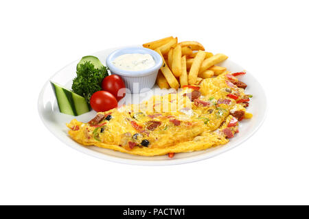 Frühstück Omelette mit Pommes Frites und Garnieren Stockfoto