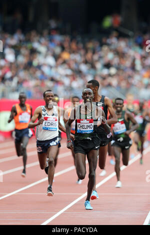 London, Großbritannien. 18. Juli 21. Paul CHELIMO (Vereinigte Staaten von Amerika) Überqueren der Ziellinie in der Männer 5000 m-Finale bei den 2018, IAAF Diamond League, Jubiläum Spiele, Queen Elizabeth Olympic Park, Stratford, London, UK. Foto: Simon Balson/Alamy leben Nachrichten Stockfoto