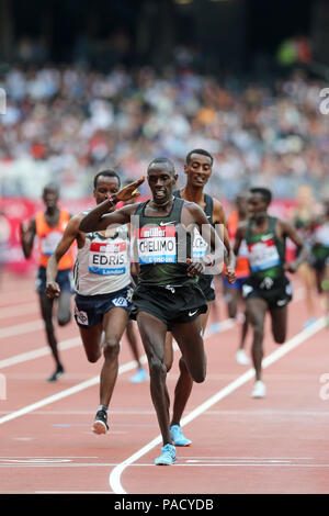 London, Großbritannien. 18. Juli 21. Paul CHELIMO (Vereinigte Staaten von Amerika) Überqueren der Ziellinie in der Männer 5000 m-Finale bei den 2018, IAAF Diamond League, Jubiläum Spiele, Queen Elizabeth Olympic Park, Stratford, London, UK. Foto: Simon Balson/Alamy leben Nachrichten Stockfoto