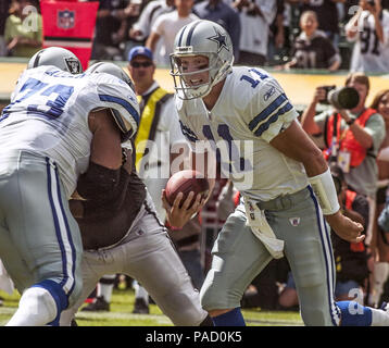 Oakland, Kalifornien, USA. 2. Okt 2005. Dallas Cowboys Quarterback Drew Bledsoe (11) am Sonntag, 2. Oktober 2005 in Oakland, Kalifornien. Die Räuber besiegt die Cowboys 19-13. Credit: Al Golub/ZUMA Draht/Alamy leben Nachrichten Stockfoto