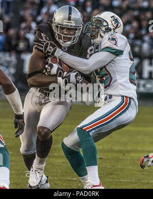 Oakland, Kalifornien, USA. 27 Nov, 2005. Oakland Raiders wide receiver Doug Gabriel (85) am Sonntag, den 27. November 2005 in Oakland, Kalifornien. Die Delphine besiegt die Räuber 33-21. Credit: Al Golub/ZUMA Draht/Alamy leben Nachrichten Stockfoto