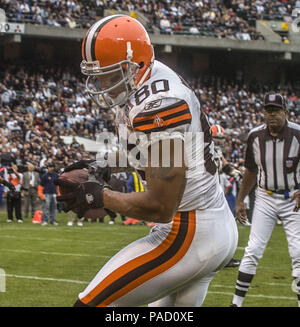 Oakland, Kalifornien, USA. 1. Okt 2006. Cleveland Browns festes Ende Kellen Winslow Jr. (80) Macht touchdownverriegelung am Sonntag, den 1. Oktober 2006 in Oakland, Kalifornien. Das Braun besiegt die Räuber 24-21. Credit: Al Golub/ZUMA Draht/Alamy leben Nachrichten Stockfoto