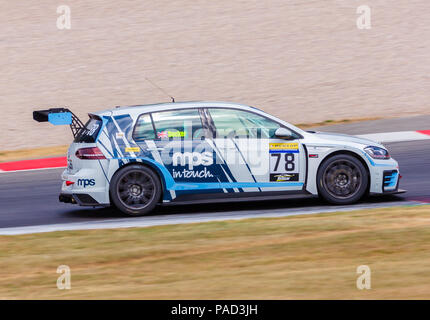 Derbyshire, Großbritannien. 21. Juli 2018. Tim Docker fahren die MPS PLC gesponserten VW Golf GTi in der Britcar Ausdauer 1. Rennen in Donington Park Credit: Richard O'Donoghue/Alamy leben Nachrichten Stockfoto