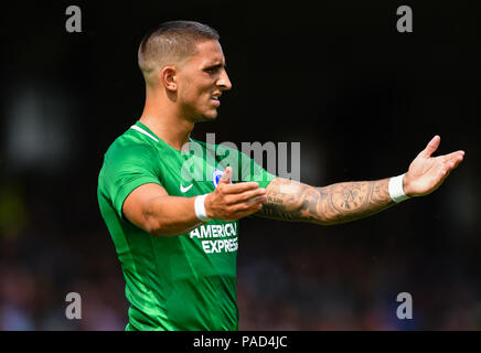 London, Großbritannien. 21. Juli, 2018: Brighton & Hove Albion Anthony Knockaert während der Vor Saisonbeginn freundlich gegen AFC Wimbledon im Cherry Red Records Stadion, London, UK frustriert. Credit: Ashley Western/Alamy leben Nachrichten Stockfoto