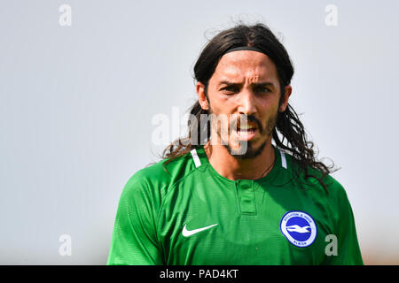 London, Großbritannien. 21. Juli, 2018: Brighton & Hove Albion Ezequiel Schelotto in Aktion während der Vor Saisonbeginn freundlich gegen AFC Wimbledon im Cherry Red Records Stadion, London, UK. Credit: Ashley Western/Alamy leben Nachrichten Stockfoto