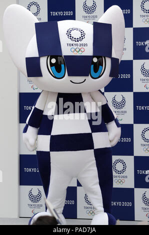 Tokio, Japan. 22. Juli, 2018. Juli 22, 2018, Tokio, Japan - Tokyo 2020 Olympics mascot Miraitowa erscheint als Miraitowa und Tokio 2020 Paralympics Maskottchen Someity einen öffentlichen Debüt bei den Tokyo Midtown Hibiya in Tokio am Sonntag, 22. Juli 2018. Im nächsten Sommer die Olympischen Spiele in Tokio vom 24. Juli 2020 abgehalten werden. (Foto von Yoshio Tsunoda/LBA) LWX - ytd-Kredit: Lba Co.Ltd./Alamy leben Nachrichten Stockfoto