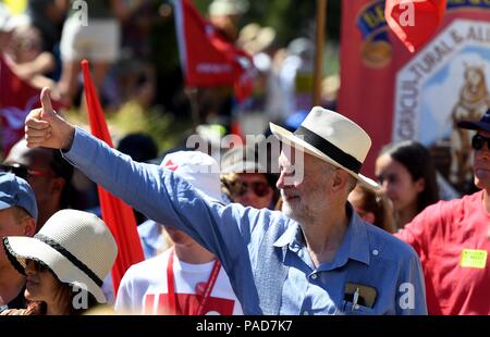 Dorset, UK vom 22. Juli 2018. Jeremy Corbyn führt die Parade Credit: Finnbarr Webster/Alamy leben Nachrichten Stockfoto