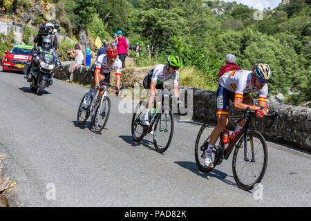 Pont-de-Montvert-Sud - Mont-Lozere, Frankreich - 21. Juli 2018: Die ABTRÜNNIGE absteigend eine Straße in Okzitanisch Region während der Stufe 14 der Tour de France 2018. Credit: Radu Razvan/Alamy leben Nachrichten Stockfoto