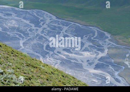 Gudiyalchay Fluss Und Urstromtal In Der Nahe Von Shahdag Nationalpark Aserbaidschan Im Kaukasus Stockfotografie Alamy