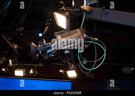 TV Digital professional Kamera Kran schießen TV-Show. Strahler in den Hintergrund. Stockfoto