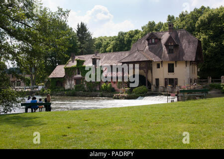 18. jahrhundert Moulin de Fourges Wassermühle, Fourges, Vexin sur Epte, nr Givny, Eure, Normandie, Frankreich Stockfoto