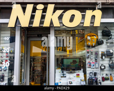 Belgrad, Serbien - 9. JULI 2018: Nikon Logo auf ihren wichtigsten shopin Belgrad. Nikon Corporation ist ein großer Fotografie und Optik japanische Unternehmen verbreiten Stockfoto