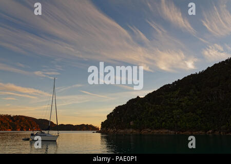 Sonnenaufgang am Anchorage Bay, Abel Tasman National Park, Neuseeland Stockfoto