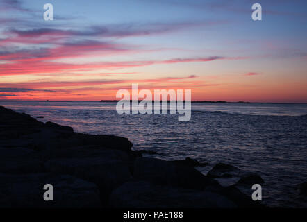 Dämmerung im Barnegat Einlass, Barnegat Lighthouse State Park, Long Beach Island (LBI), New Jersey (NJ) Stockfoto