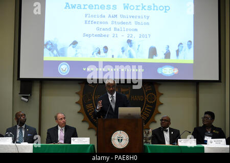 TALLAHASSEE, Fla. (Sep. 22, 2017) Dr. Larry Robinson, der interimspräsident, Florida A&M University (FAMU), begrüßt die Teilnehmer der Abteilung Marine (DoN) historisch schwarze Hochschulen und Universitäten/Minderheit Institutionen (HBCU/MI) Naval Gelegenheit, das Bewusstsein Workshop an der FAMU. Die DoN HBCU/MI-Programm ist darauf ausgelegt, die Teilnahme von Hbcu/MIs in der Forschung der Marine, Entwicklung, Test und Bewertung (DFÜ & E) Programme und Aktivitäten zu erhöhen. Stockfoto