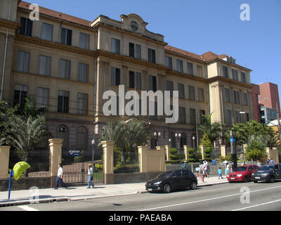 Gebäude, Arquidiocesano Schule, Domingos de Moraes Avenue mit Pedro de Toledo Street, Vila Mariana, São Paulo, Brasilien Stockfoto