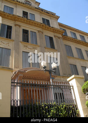 Gebäude, Arquidiocesano Schule, Domingos de Moraes Avenue mit Pedro de Toledo Street, Vila Mariana, São Paulo, Brasilien Stockfoto