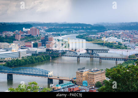 Brücken über den Monongahela River, in Pittsburgh, Pennsylvania Stockfoto