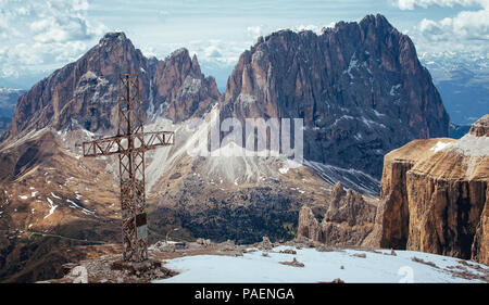 Iron Cross auf dem Sass Pordoi, italienischen Dolomiten Stockfoto