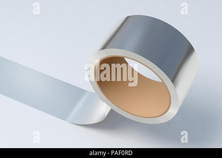 Silber Klebeband Rolle auf weißem Hintergrund. 3D-Darstellung. Stockfoto