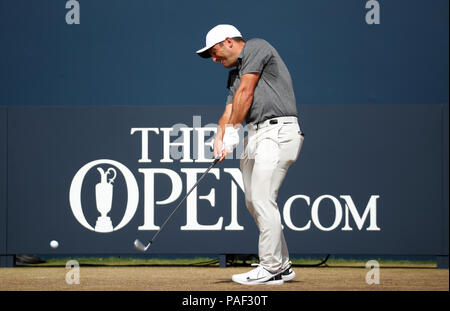 In Italien Francesco Molinari Stücke weg der 1 am Tag vier der Open Championship 2018 in Carnoustie Golf Links, Angus. Stockfoto