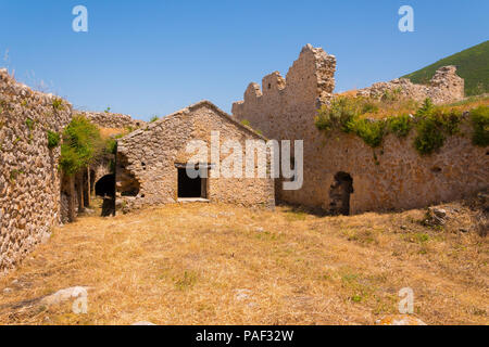 Das Innere der Burg von Grivas in Lefkas ionische Insel in Griechenland. Es wurde 1807 von Ali Pasha von Ioannina gebaut Stockfoto