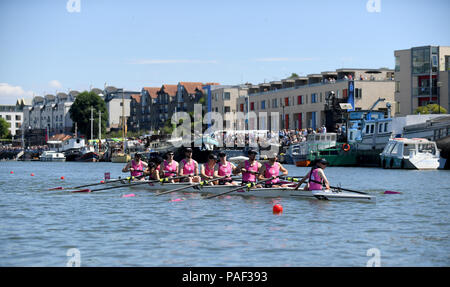 Cambridge vor dem Rennen gegen Newcastle während der Power8-Sprints am Hafen von Bristol, Bristol. PRESS ASSOCIATION Foto. Bild Datum: Sonntag, 22. Juli 2018. Photo Credit: Simon Galloway/PA-Kabel Stockfoto