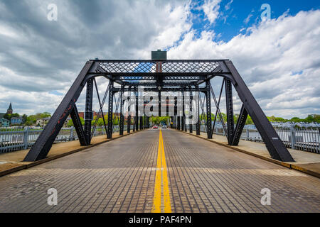 Der Grand Avenue Brücke über den Quinnipiac River in New Haven, Connecticut Stockfoto