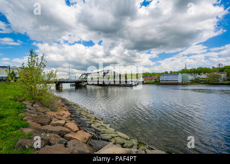 Der Grand Avenue Brücke über den Quinnipiac River in New Haven, Connecticut Stockfoto