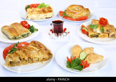 Hausgemachte gerollt Borek, Gebäck, Türkische patty mit Tee Stockfoto