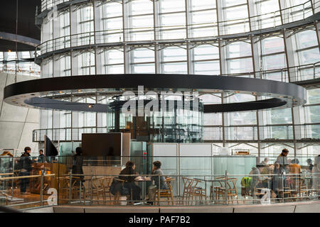 Innenraum der National Art Center, Tokio, Japan Stockfoto
