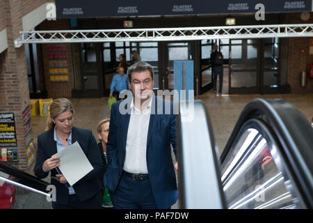 Der bayerische Ministerpräsident Dr. Markus Söder kommt auf einer Pressekonferenz des Filmfest München im Gasteig München Stockfoto