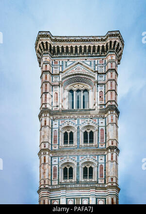 Florenz, Italien, Januar - 2018 - Vordere Detailansicht der berühmte Campanile di Giotto Gebäude in Florenz, Italien Stockfoto