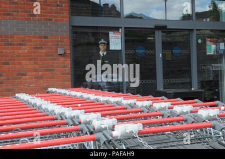 Die Startseite Schnäppchen Store auf dem Strauch Hill Retail Park in Talg Hill, Worcester, wo drei Jahre Jungen in einem Kinderwagen hatten ein ätzender Stoff" geworfen oder gesprüht" über ihn. Stockfoto