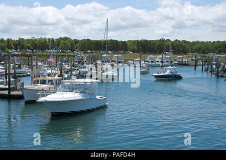 Yachten in der Marina in Sandwich Sandwich, Massachusetts auf der Cape Cod Canal, USA Stockfoto