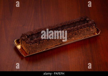 Leckere Trüffel Torte über die hölzerne Hintergrund Stockfoto