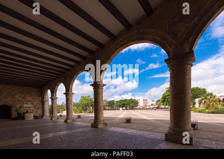 SANTO DOMINGO, DOMINIKANISCHE REPUBLIK - August 8, 2017: Blick von Alcazar de Colon. Kopieren Sie Platz für Text Stockfoto