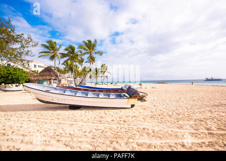 PUNTA CANA, Dominikanische Republik - 22. MAI 2017: Blick auf den Sandstrand. Kopieren Sie Platz für Text Stockfoto