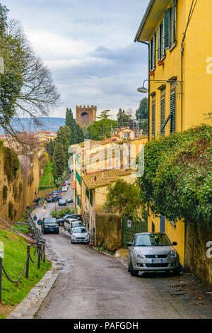 Florenz, Italien, Januar - 2018 - Oltrarno städtische Szene an der Via di Belvedere Straße im Stadtzentrum von Florenz, Italien Stockfoto