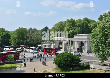 Die Ansicht um Wellington Arch, Hyde Park Corner und Apsley House, Westminster, London, Vereinigtes Königreich Stockfoto