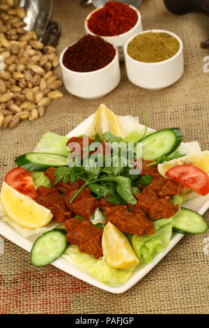 Türkische cig Köfte - raw Meatball Stockfoto
