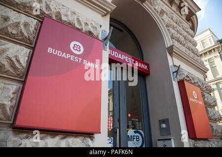 SZEGED, UNGARN - Juli 3, 2018: Budapest Bank Logo auf Ihrer Hauptniederlassung afür Szeged Szeged. Budapest Bank ist eine ungarische Commercial Bank, einer der b Stockfoto