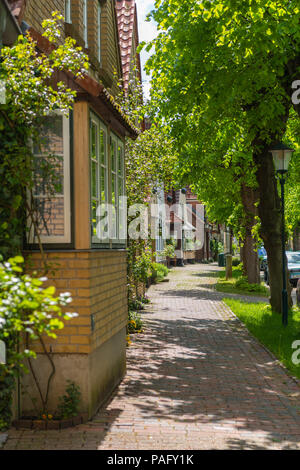 Häuser in der Lange Straße, die einzige Straße in der kleinsten Stadt Deutschlands, Arnis, Schlei, Angeln, Schleswig-Holstein, Deutschland, Deutschland Stockfoto
