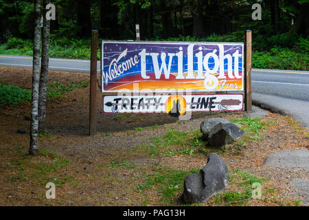 Holz- Namensschild Kennzeichnung der Vertrag zwischen Vampire und Werwölfe der Stephenie Meyers Twilight Saga, Mora, Gabeln, Olympic Peninsula, Washi Stockfoto