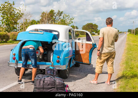 American retro Auto auf der Straße, Vinales Pinar del Rio, Kuba. Close-up Stockfoto